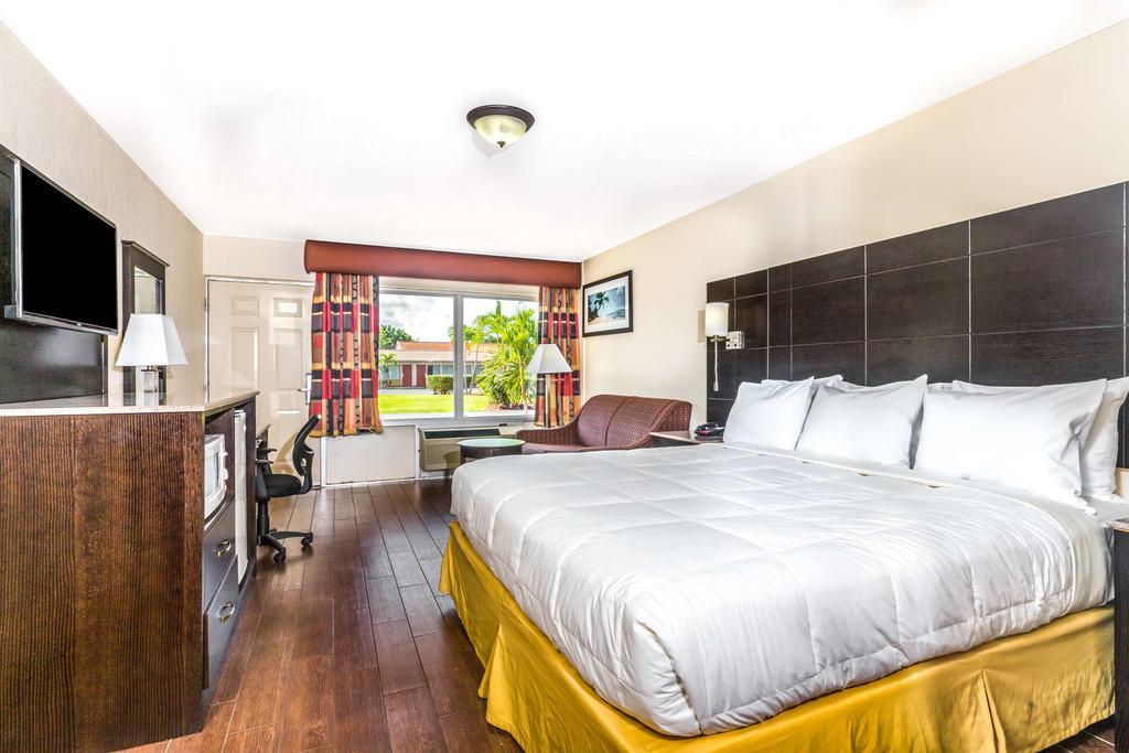 Econo Lodge Inn & Suites フロリダシティ エクステリア 写真