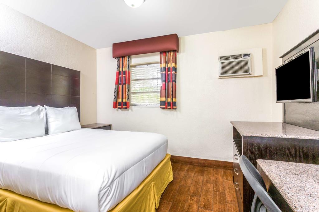 Econo Lodge Inn & Suites フロリダシティ エクステリア 写真