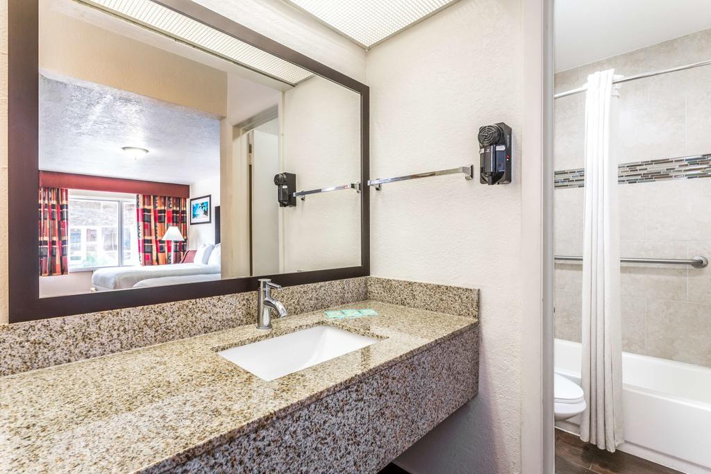 Econo Lodge Inn & Suites フロリダシティ エクステリア 写真