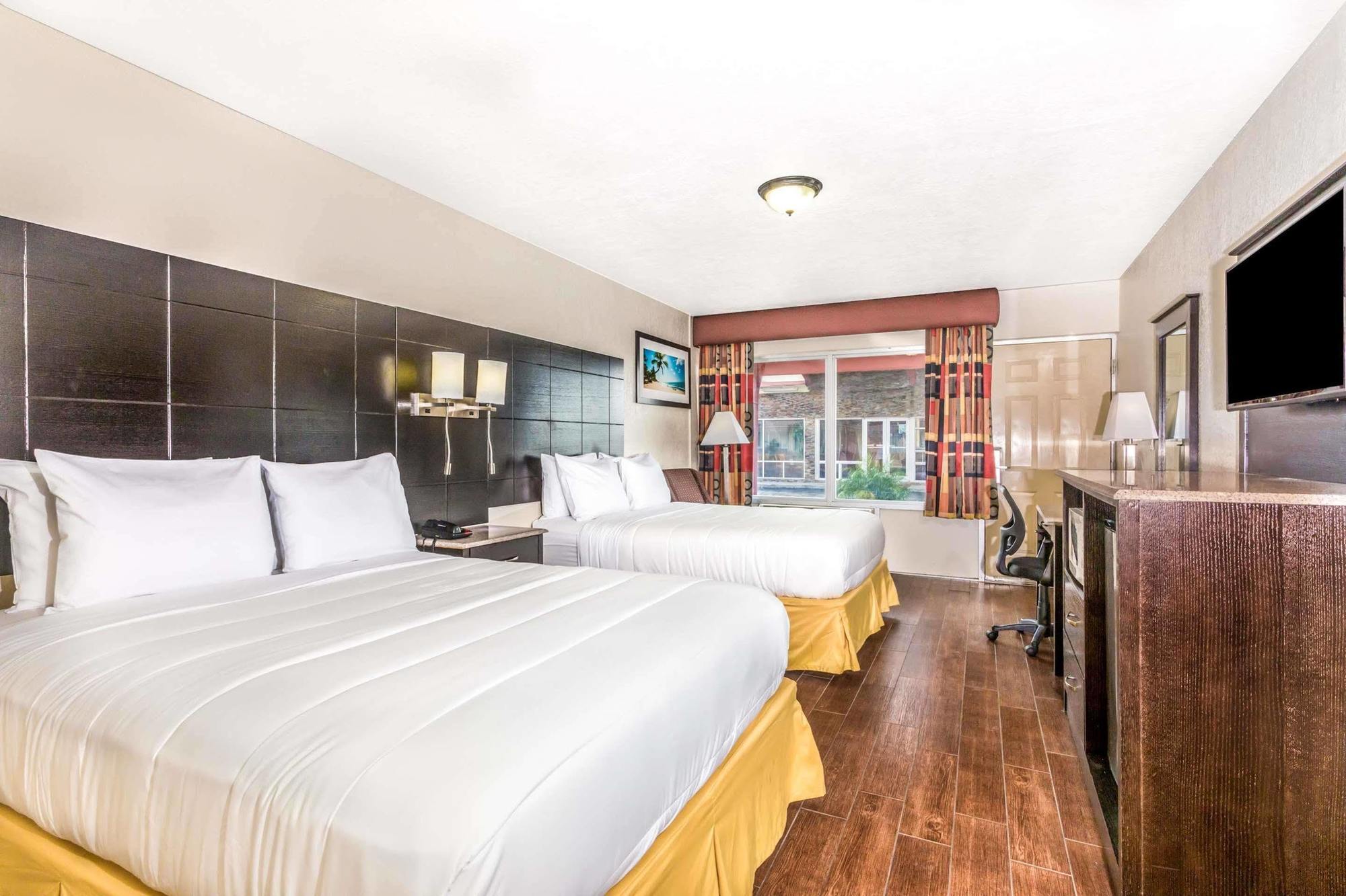 Econo Lodge Inn & Suites フロリダシティ エクステリア 写真